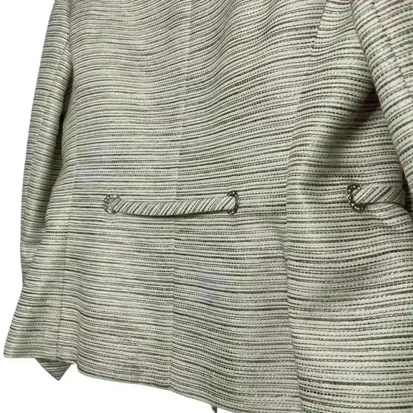Kasper silver&cream stripe textured crop blazer with belt & bling buttonssize10 - Picture 8 of 9